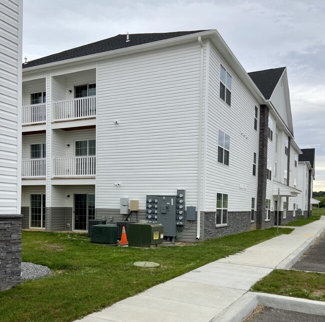 Creekside Apartments in Chambersburg, PA - Foto de edificio - Building Photo