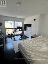386 Yonge St in Toronto, ON - Building Photo - Building Photo