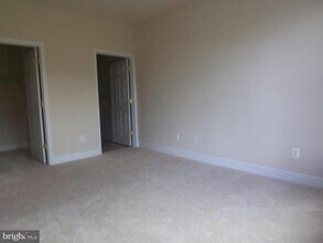 7065 Heritage Hunt Dr in Gainesville, VA - Building Photo - Building Photo