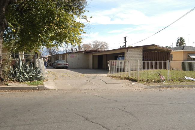 1555 Sepulveda Ave in San Bernardino, CA - Foto de edificio - Building Photo