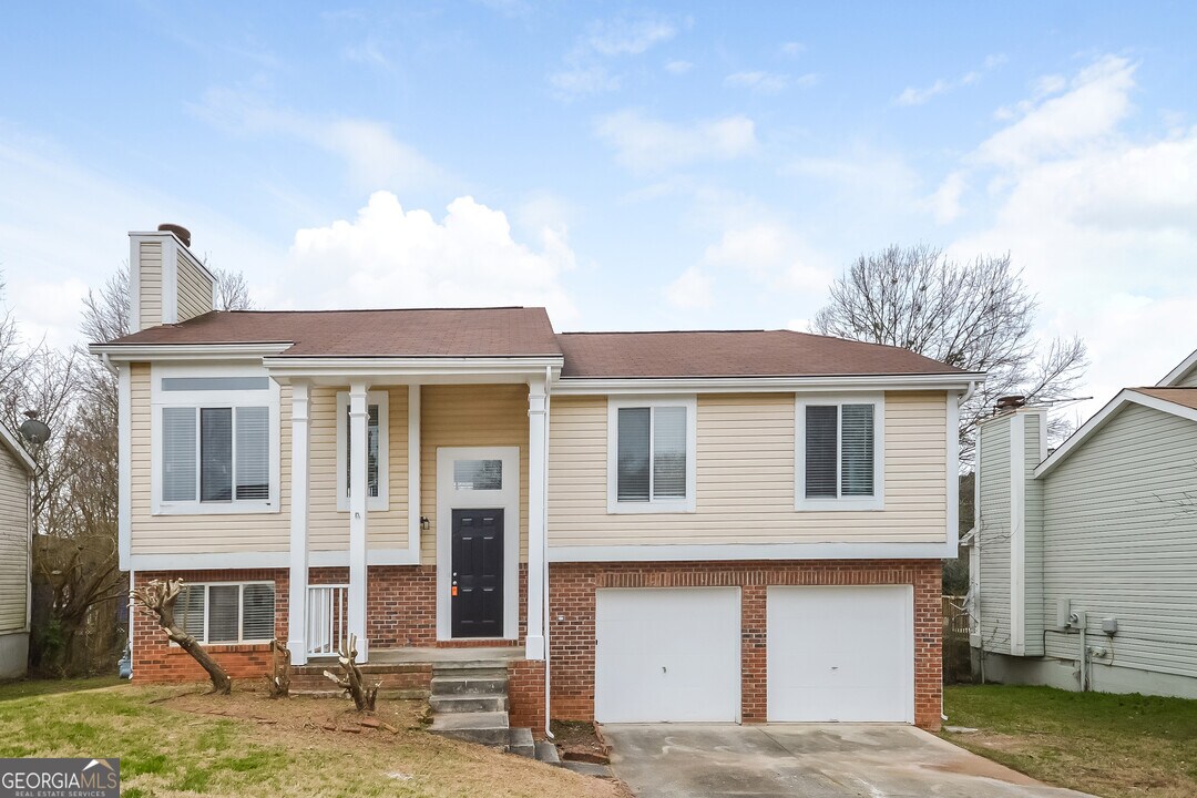 2077 Raintree Pl in Lithonia, GA - Foto de edificio