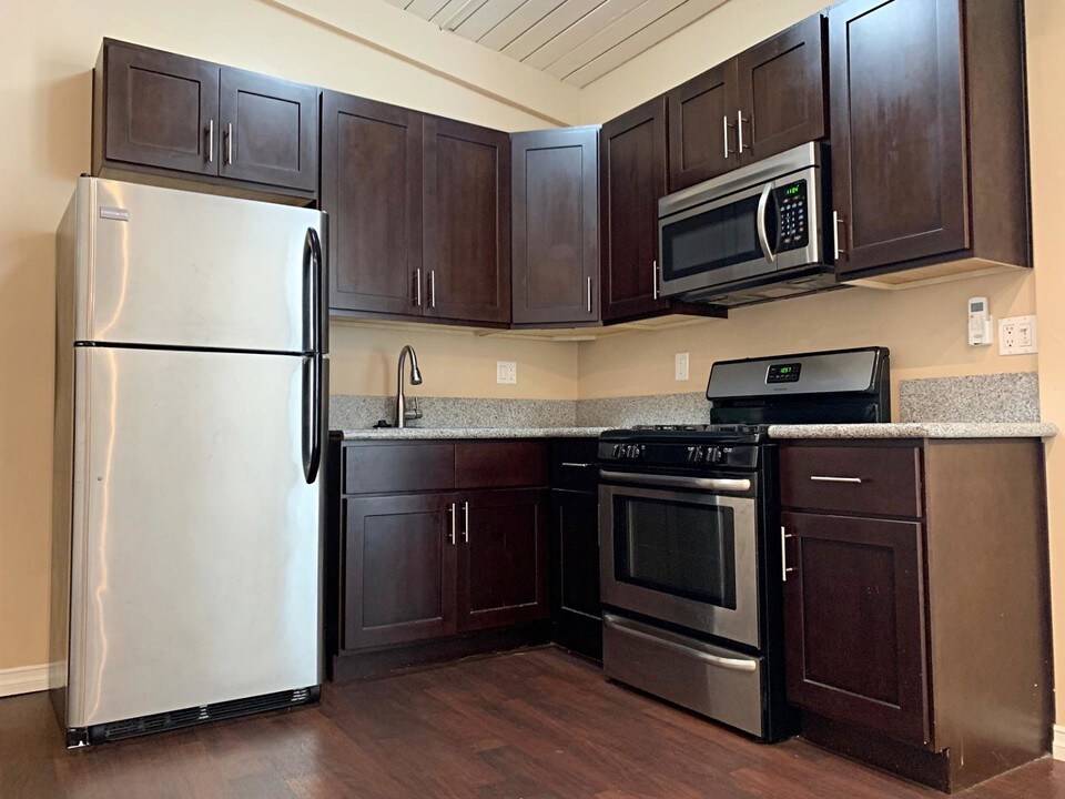 6871 Franklin Ave-Unit -302 in Los Angeles, CA - Building Photo