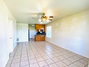 1418 Debusk St in Jacksonville, TX - Building Photo - Building Photo