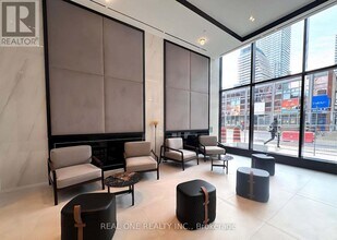 8-5218 Wellesley St W in Toronto, ON - Building Photo - Building Photo
