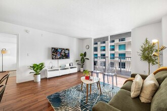 1 SE 12th St in Miami, FL - Building Photo - Building Photo