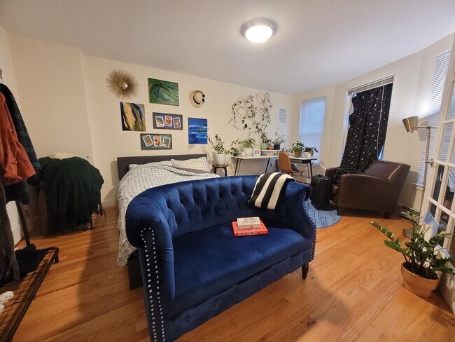 73 River St, Unit #3a in Cambridge, MA - Foto de edificio - Building Photo