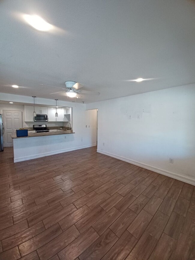 Priced to Rent 3/2 in Fort Myers, Unit 2353 in Ft. Myers, FL - Building Photo - Building Photo