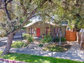 Catalina Cottages in Pasadena, CA - Building Photo
