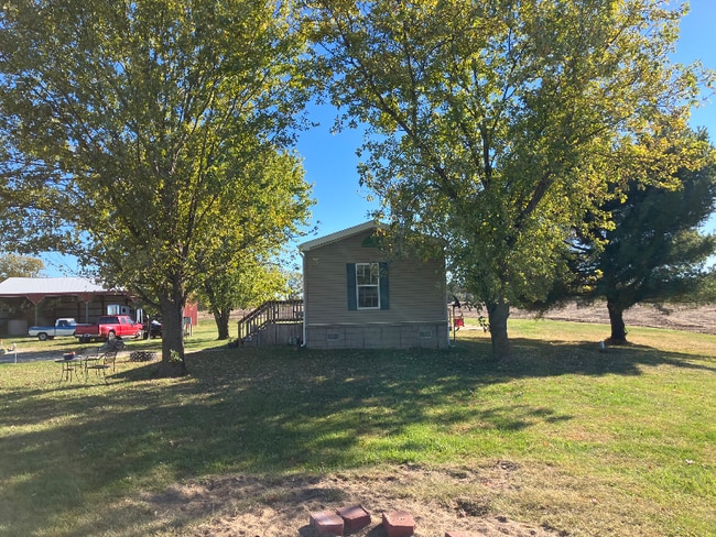 16385 Hwy D in Clarksville, MO - Building Photo - Building Photo