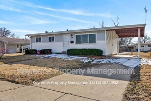 490 Bardot Dr in Florissant, MO - Building Photo