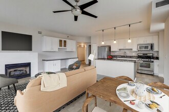 5 E 14th Pl, Unit 501 in Chicago, IL - Foto de edificio - Building Photo