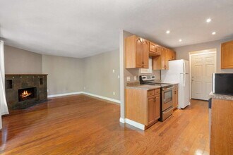 12522 NE 117th Pl-Unit -#D7 in Kirkland, WA - Building Photo - Building Photo