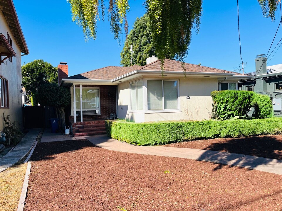 230 Stoakes Ave in San Leandro, CA - Building Photo