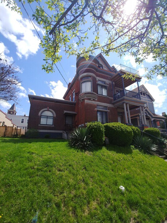 410 Fairfield Ave, Unit 1 A in Bellevue, KY - Building Photo