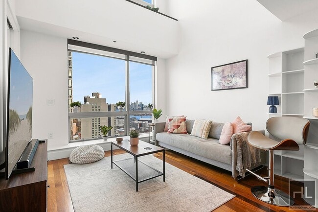 Furnished 2bed/2bath Penthouse w/Views