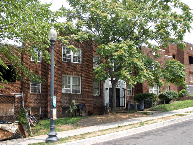 1220 Holbrook Ter NE in Washington, DC - Building Photo - Building Photo