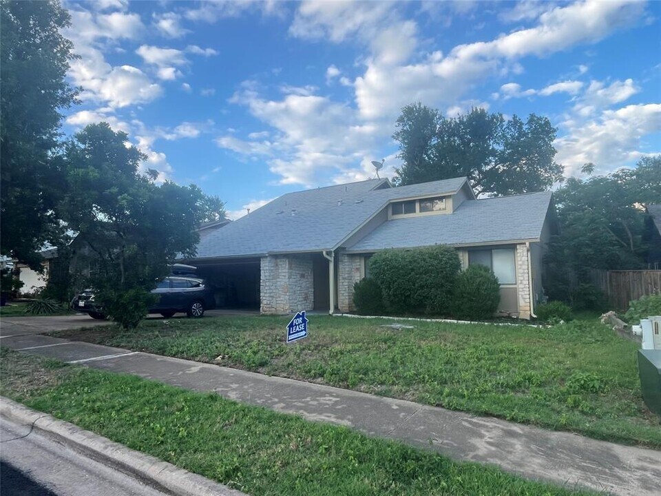 11502 Quarter Horse Trail in Austin, TX - Building Photo