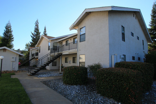 Crescenta Place Apartments