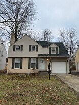 19807 Wickfield Ave in Warrensville Heights, OH - Building Photo