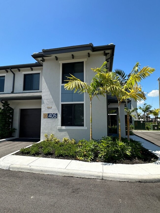 7230 W 2nd Ln in Hialeah, FL - Foto de edificio - Building Photo