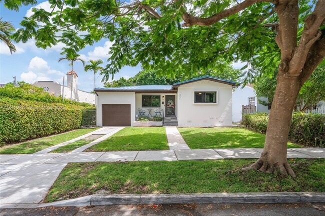 2371 SW 24th Ter in Miami, FL - Building Photo - Building Photo