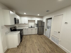 933 Hwy 46 W in New Braunfels, TX - Building Photo - Building Photo