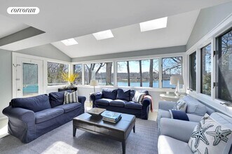 65 Waters Edge Rd in Southampton, NY - Foto de edificio - Building Photo