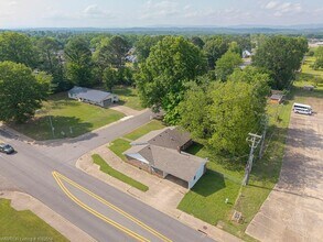 100 Meadow Pl in Clarksville, AR - Building Photo - Building Photo