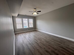 525-527 N Homan Ave., Unit 525-2s in Chicago, IL - Foto de edificio - Building Photo