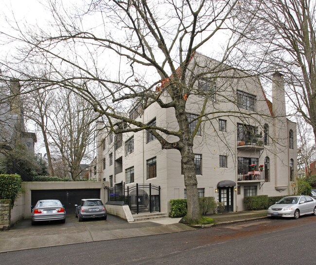 Alhambra Condominiums in Portland, OR - Building Photo - Building Photo