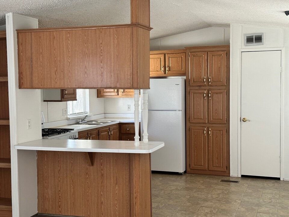 895 E McNeil Rd in Benson, AZ - Building Photo