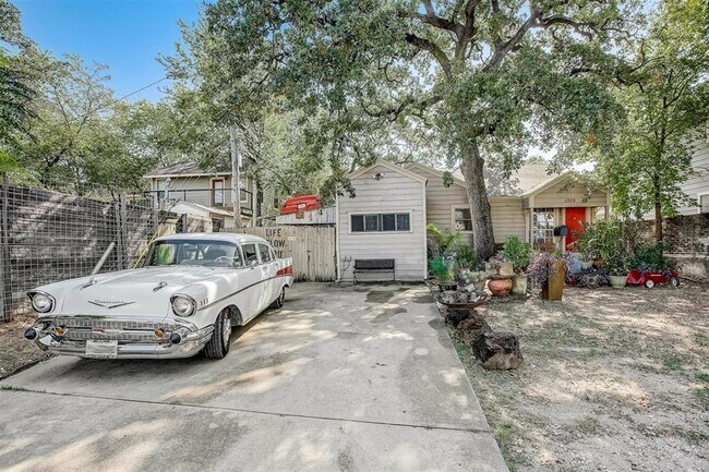 property at 1305 Newfield Ln