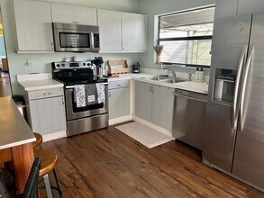2575 Bedford Mews Dr in Wellington, FL - Building Photo - Building Photo