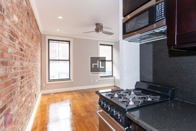 East 18th Street, Unit 2C in New York, NY - Building Photo - Building Photo