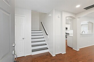 1115 Eden Park Ln in Houston, TX - Foto de edificio - Building Photo