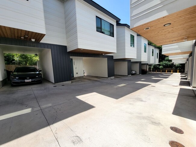 property at 913 Duncan Ln