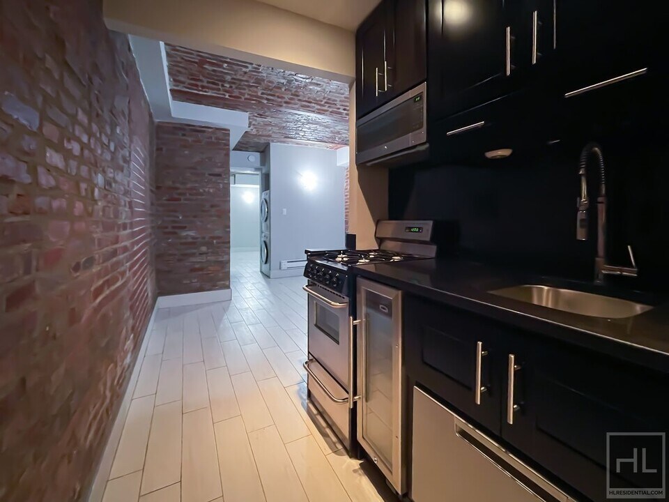 East 18th Street in New York, NY - Building Photo