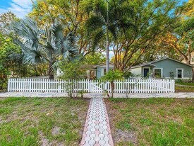 5029 Burlington Ave N in St. Petersburg, FL - Building Photo