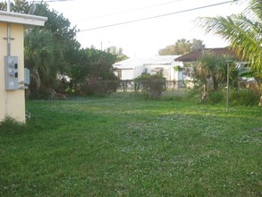 718-722 SW 3rd Pl in Dania Beach, FL - Building Photo - Building Photo