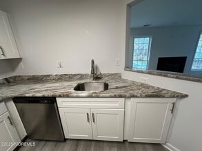 373 Yorkshire Pl in Morganville, NJ - Building Photo - Building Photo