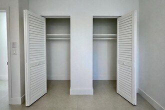 2150 SW 72nd Ave, Unit 1 in Miami, FL - Foto de edificio - Building Photo