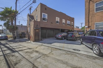 1371 S Cloverdale Ave in Los Angeles, CA - Building Photo - Building Photo