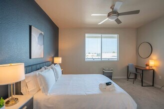 1890 S Country Club Way in Tempe, AZ - Building Photo - Building Photo