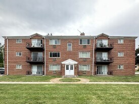1639 Oakwood Ave in Des Plaines, IL - Building Photo