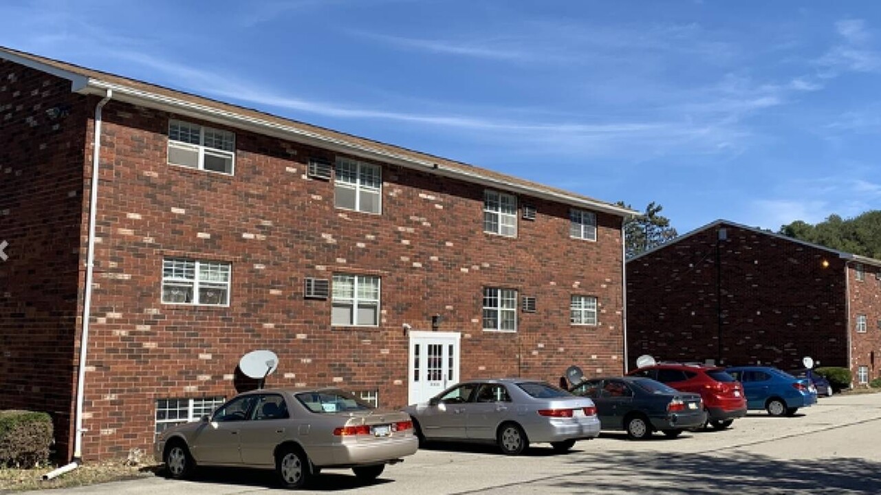 Crestview Apartments in Greensburg, PA - Foto de edificio