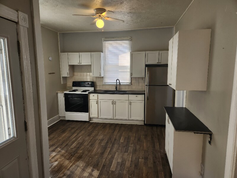 427 W South St-Unit -427 in Salina, KS - Building Photo