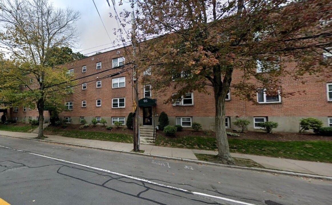 95 Chestnut St, Unit 1 in Brookline, MA - Building Photo