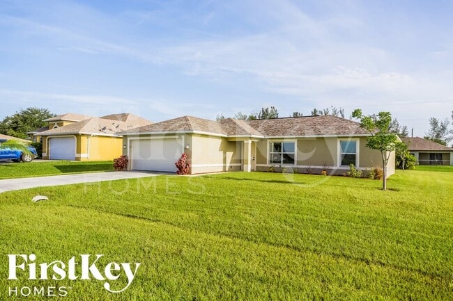 703 SW 13th Terrace in Cape Coral, FL - Foto de edificio - Building Photo