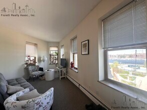 556 Commercial St, Unit 3 in Boston, MA - Building Photo - Building Photo