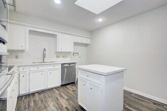 1402 Forest Home Dr in Houston, TX - Building Photo - Building Photo